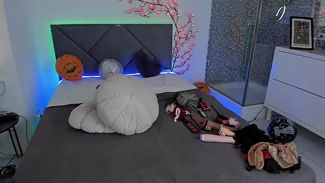 CassieEvans online show from November 24, 6:35 am