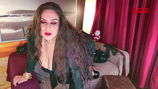 Snapshot of booberella chatting on December 23, 2:33 am booberella online show from December 23, 2:33 am