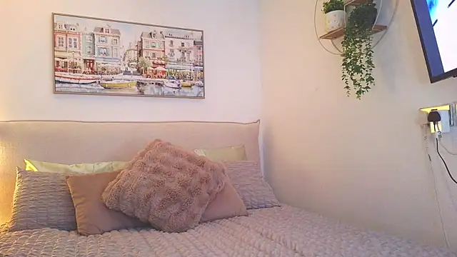 Snapshot of Daisy_Brown01 chatting on June 17, 11:20 am Daisy Brown01 online show from June 17, 11:20 am