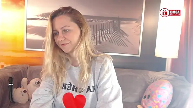 Snapshot of BigBoobsARRI chatting on February 22, 10:18 am BigBoobsARRI online show from February 22, 10:18 am