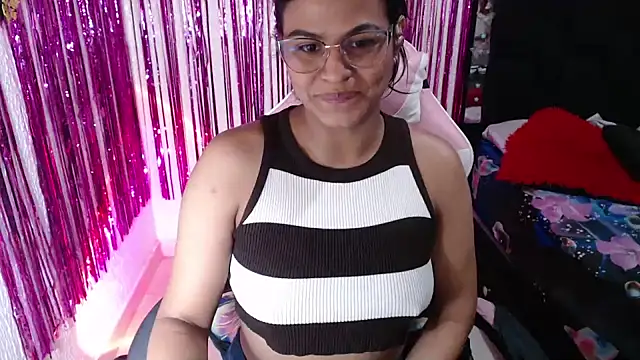 Snapshot of SweetAlmaa chatting on June 18, 11:59 am SweetAlmaa online show from June 18, 11:59 am