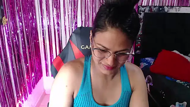 Snapshot of SweetAlmaa chatting on June 21, 12:55 pm SweetAlmaa online show from June 21, 12:55 pm