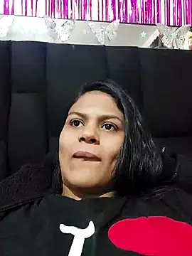 Snapshot of SweetAlmaa chatting on June 3, 12:22 am SweetAlmaa online show from June 3, 12:22 am
