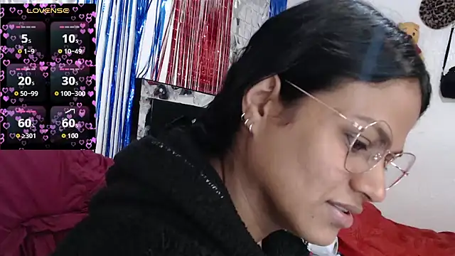 SweetAlmaa online show from October 27, 10:27 am