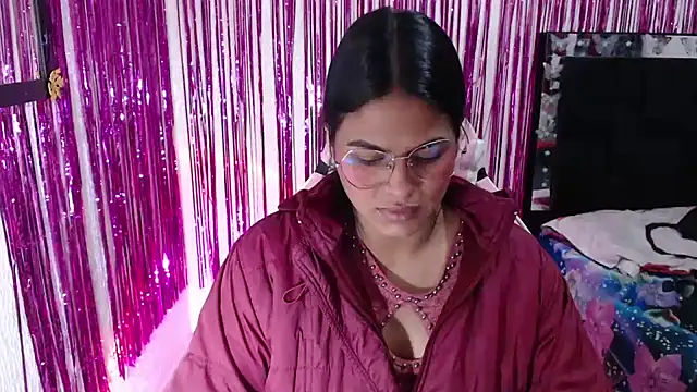 Snapshot of SweetAlmaa chatting on April 27, 10:24 am SweetAlmaa online show from April 27, 10:24 am