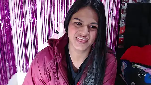 Snapshot of SweetAlmaa chatting on May 22, 9:29 am SweetAlmaa online show from May 22, 9:29 am