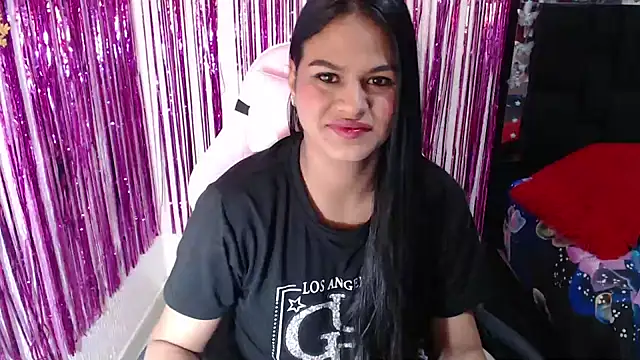 Snapshot of SweetAlmaa chatting on May 28, 11:49 am SweetAlmaa online show from May 28, 11:49 am
