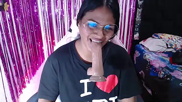 SweetAlmaa online show from April 15, 7:58 pm