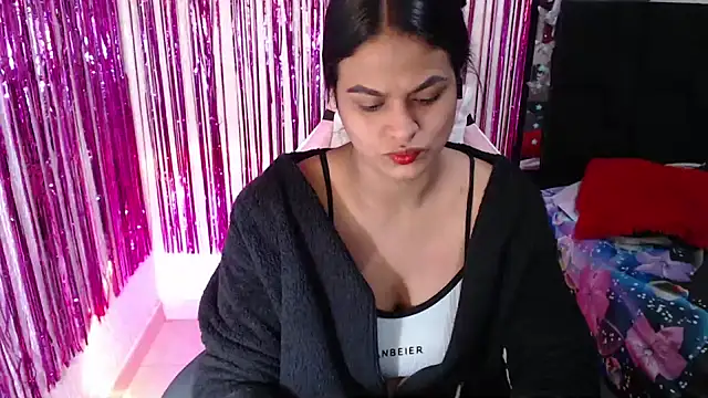 Snapshot of SweetAlmaa chatting on June 2, 10:04 am SweetAlmaa online show from June 2, 10:04 am