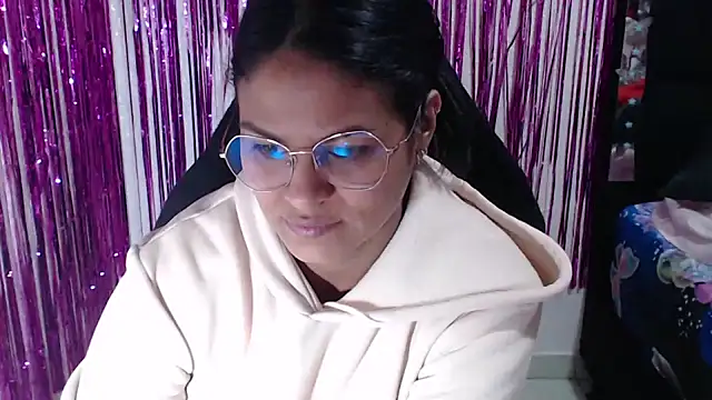 Snapshot of SweetAlmaa chatting on April 21, 9:38 am SweetAlmaa online show from April 21, 9:38 am