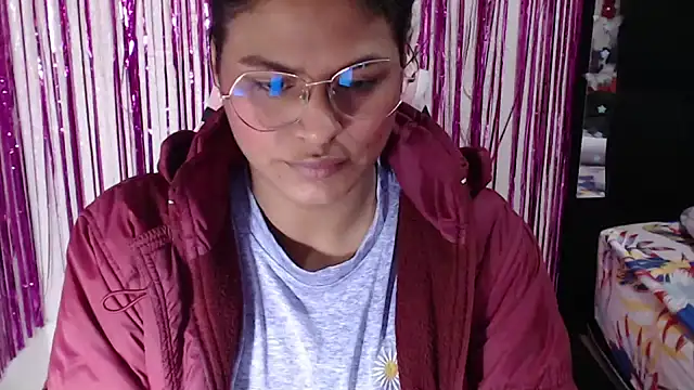 Snapshot of SweetAlmaa chatting on May 11, 9:54 am SweetAlmaa online show from May 11, 9:54 am