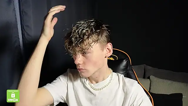 Keytaro online show from December 22, 1:55 pm