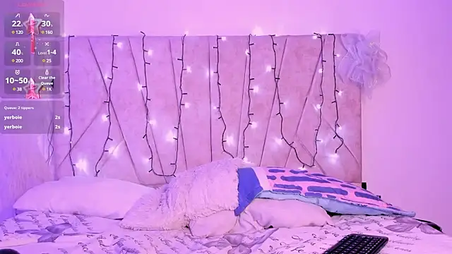 Snapshot of Kaela18 chatting on December 7, 4:31 pm Kaela18 online show from December 7, 4:31 pm