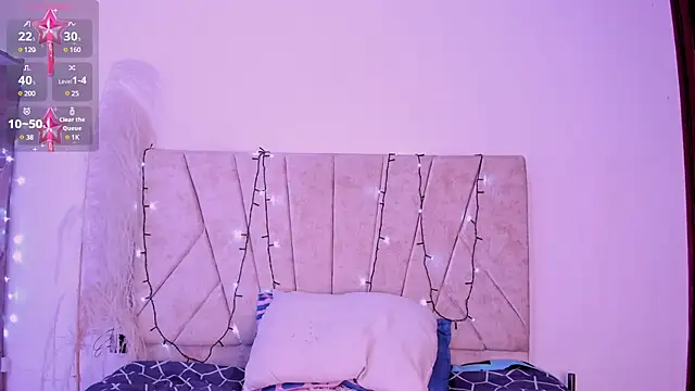 Snapshot of Kaela18 chatting on December 19, 1:07 pm Kaela18 online show from December 19, 1:07 pm