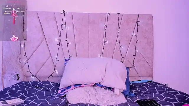 Snapshot of Kaela18 chatting on December 18, 4:28 pm Kaela18 online show from December 18, 4:28 pm