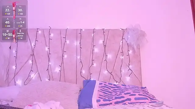 Snapshot of Kaela18 chatting on December 7, 1:24 pm Kaela18 online show from December 7, 1:24 pm