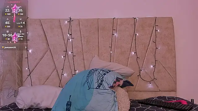 Snapshot of Kaela18 chatting on December 28, 4:30 pm Kaela18 online show from December 28, 4:30 pm