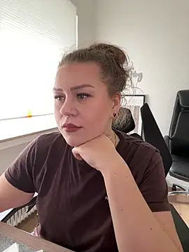 Snapshot of Fancy-Francy chatting on March 5, 10:33 am Fancy-Francy online show from March 5, 10:33 am