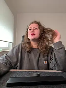Snapshot of Fancy-Francy chatting on December 13, 11:55 am Fancy-Francy online show from December 13, 11:55 am