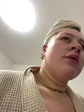 Snapshot of Fancy-Francy chatting on January 8, 4:22 pm Fancy-Francy online show from January 8, 4:22 pm