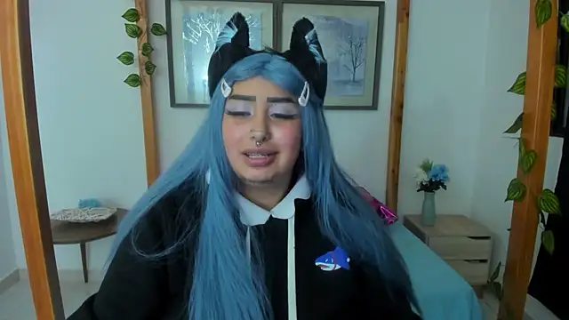 lussyevans24 online show from March 21, 7:00 am