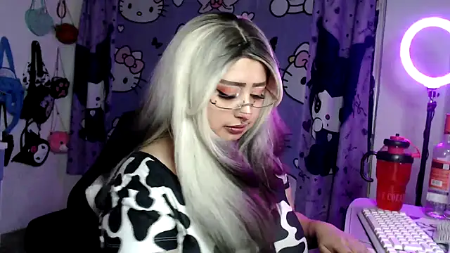lussyevans24 online show from April 15, 2:39 am