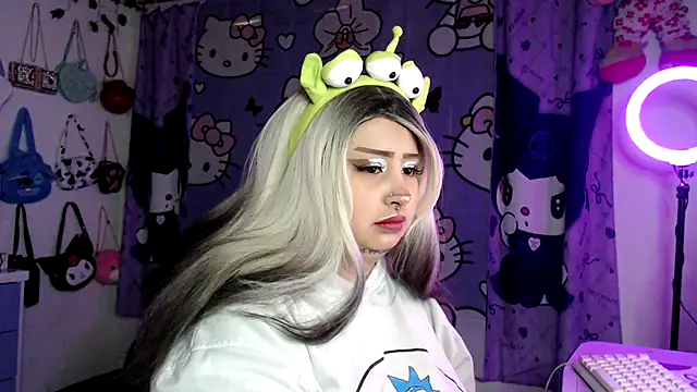 lussyevans24 online show from February 6, 6:31 am