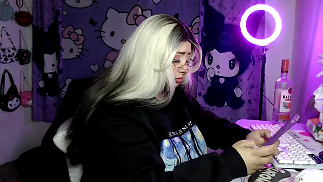 lussyevans24 online show from March 13, 2:27 am