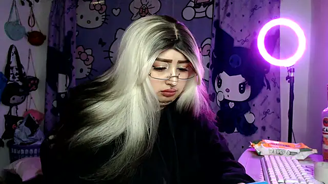 lussyevans24 online show from June 12, 5:49 am