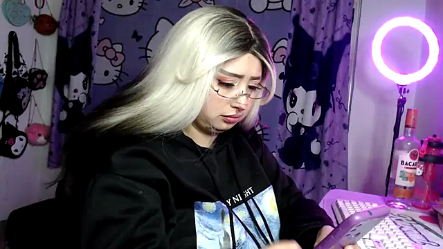 lussyevans24 online show from April 18, 2:03 am