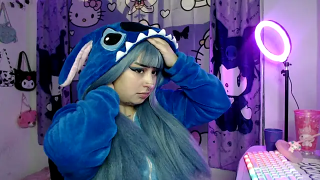 lussyevans24 online show from October 18, 6:15 am