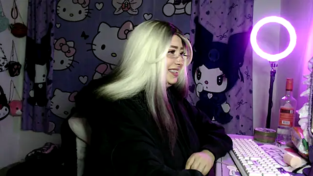 lussyevans24 online show from April 10, 2:51 am
