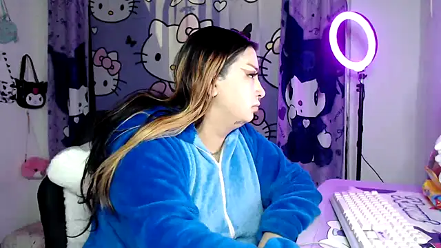 lussyevans24 online show from November 13, 5:00 am