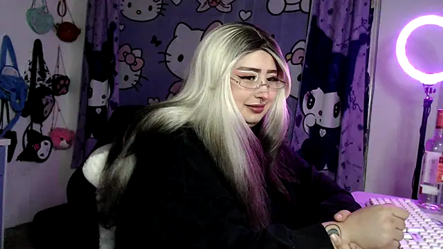 lussyevans24 online show from April 25, 3:31 am