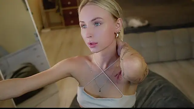 blondy room online show from September 26, 4:14 pm