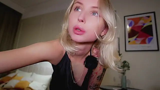 blondy room online show from October 4, 5:03 pm