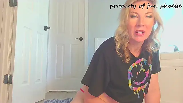 Snapshot of Fun_Phoebe chatting on April 21, 1:39 pm Fun Phoebe online show from April 21, 1:39 pm