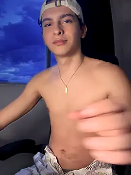 Snapshot of cybercosmiiic chatting on October 10, 10:43 pm cybercosmiiic online show from October 10, 10:43 pm