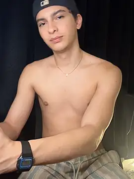 Snapshot of cybercosmiiic chatting on December 1, 10:43 pm cybercosmiiic online show from December 1, 10:43 pm