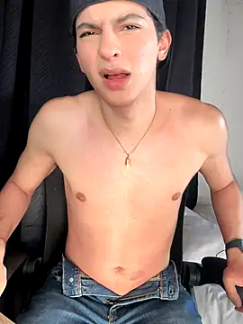 Snapshot of cybercosmiiic chatting on September 13, 9:37 pm cybercosmiiic online show from September 13, 9:37 pm