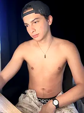 Snapshot of cybercosmiiic chatting on November 10, 10:26 pm cybercosmiiic online show from November 10, 10:26 pm