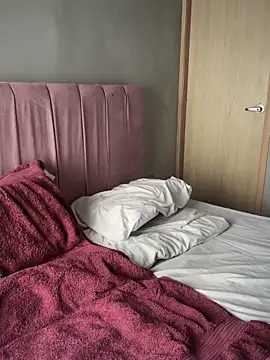 Snapshot of cybercosmiiic chatting on February 15, 8:23 pm cybercosmiiic online show from February 15, 8:23 pm