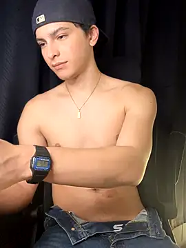 Snapshot of cybercosmiiic chatting on November 29, 8:09 pm cybercosmiiic online show from November 29, 8:09 pm