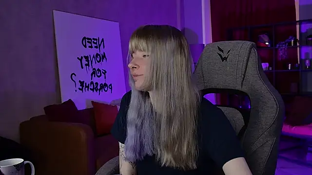 Snapshot of LexiWenford chatting on May 13, 3:13 am LexiWenford online show from May 13, 3:13 am