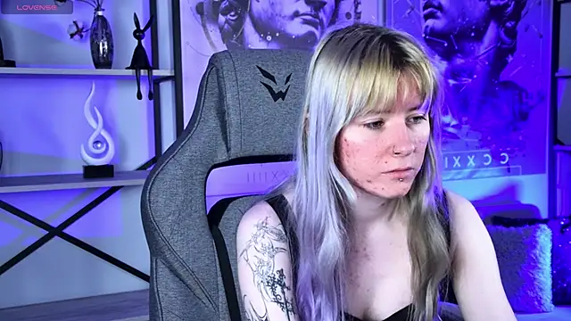 Snapshot of LexiWenford chatting on May 26, 2:53 am LexiWenford online show from May 26, 2:53 am