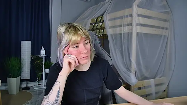 Snapshot of LexiWenford chatting on May 19, 2:29 am LexiWenford online show from May 19, 2:29 am