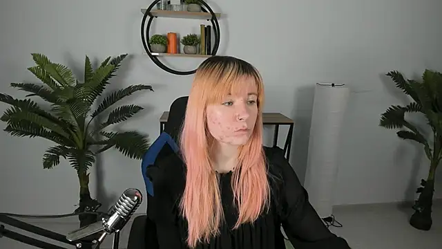 Snapshot of LexiWenford chatting on February 24, 2:51 am LexiWenford online show from February 24, 2:51 am