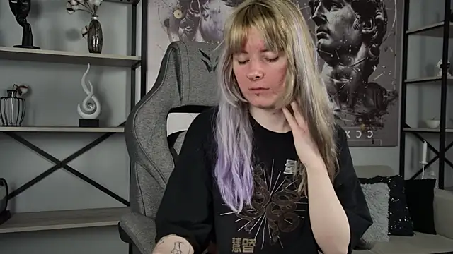 Snapshot of LexiWenford chatting on May 21, 2:53 am LexiWenford online show from May 21, 2:53 am