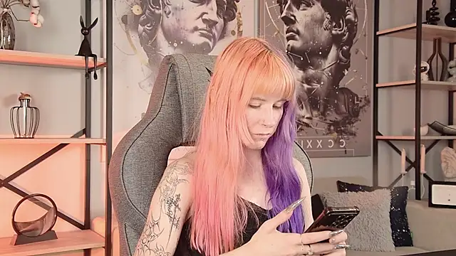Snapshot of LexiWenford chatting on July 13, 3:39 am LexiWenford online show from July 13, 3:39 am