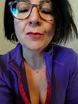 Snapshot of Viola8p chatting on October 5, 9:33 am Viola8p online show from October 5, 9:33 am